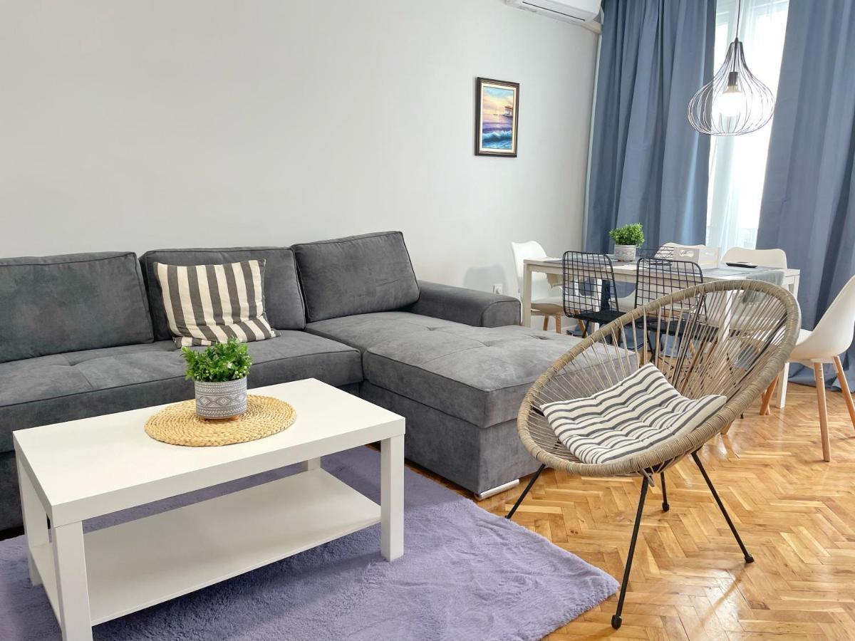 Апартамент Holiday Home *